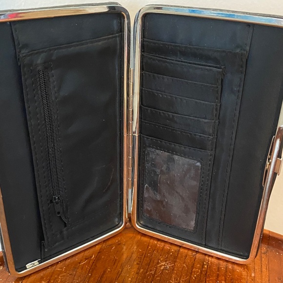 Elegant Gray Crocodile-Embossed Wallet - Picture 2 of 6